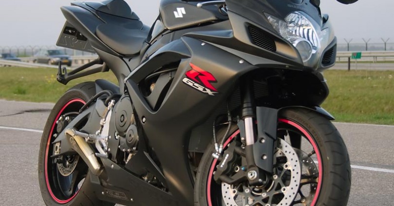 Как да спечелим писалка с въглеродни влакна със Suzuki GSX-R